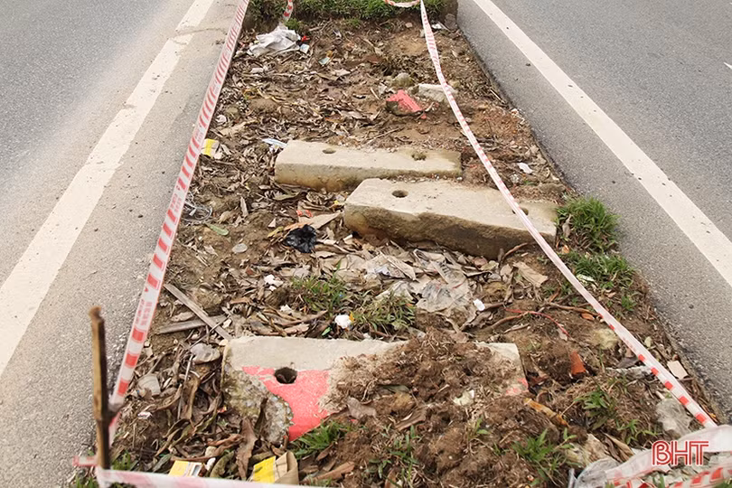 Dải phân cách dọc quốc lộ 1A qua TP Hà Tĩnh bị “đứt” 18 điểm