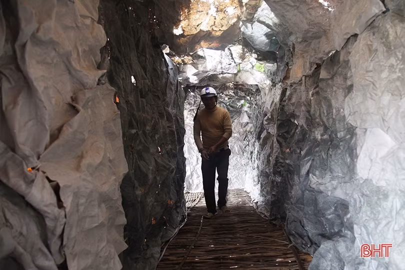 Xem bà con giáo dân làm hang đá Bê-lem “khổng lồ” ở Hà Tĩnh