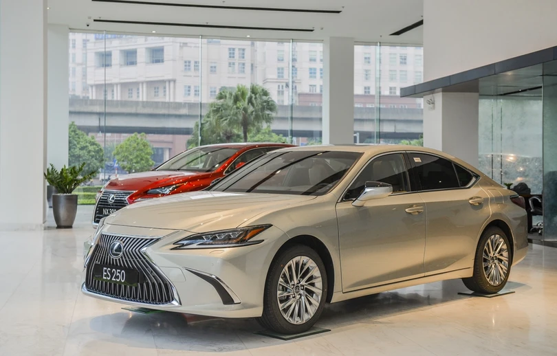 Lexus ES 2021 giá từ 2,54 tỷ đồng thay đổi những gì?