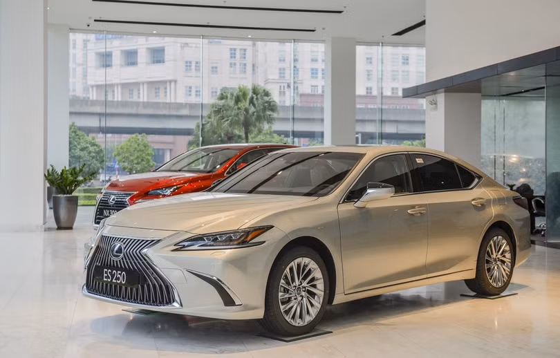 Lexus ES 2021 giá từ 2,54 tỷ đồng thay đổi những gì?
