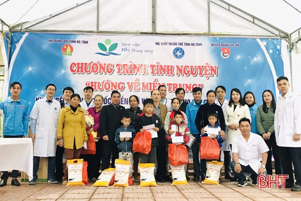 Khám bệnh, cấp phát thuốc miễn phí cho 600 thiếu nhi huyện Lộc Hà