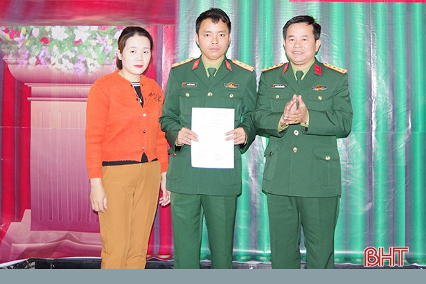 Bàn giao nhà tình nghĩa cho quân nhân có hoàn cảnh khó khăn ở Nghi Xuân