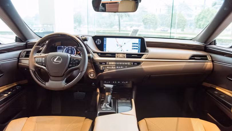 Lexus ES 2021 giá từ 2,54 tỷ đồng thay đổi những gì?