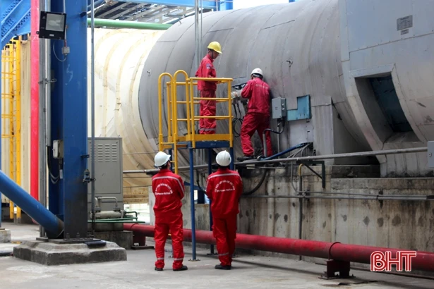 Doanh nghiệp trong Khu kinh tế Vũng Áng tất bật với đơn hàng cuối năm