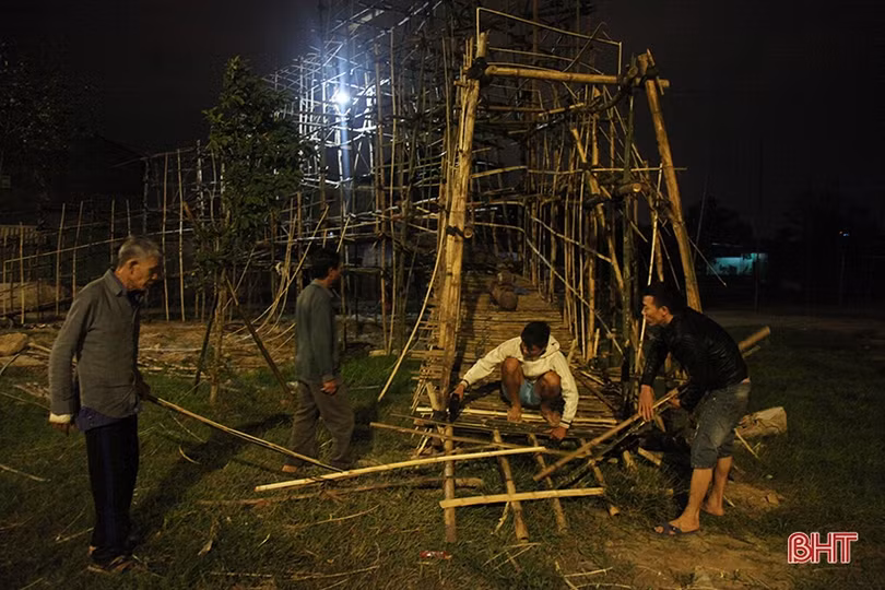 Xem bà con giáo dân làm hang đá Bê-lem “khổng lồ” ở Hà Tĩnh