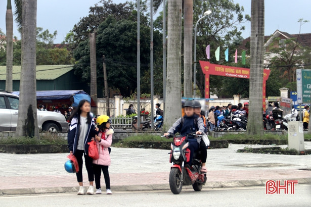 Nhiều người còn chủ quan khi đến nơi công cộng ở đô thị lớn thứ 2 Hà Tĩnh