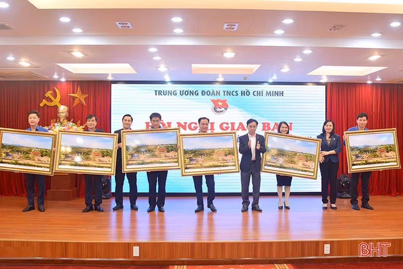 Đoàn các cấp cụm Bắc Trung Bộ thi đua lập thành tích chào mừng Đại hội lần thứ XIII của Đảng