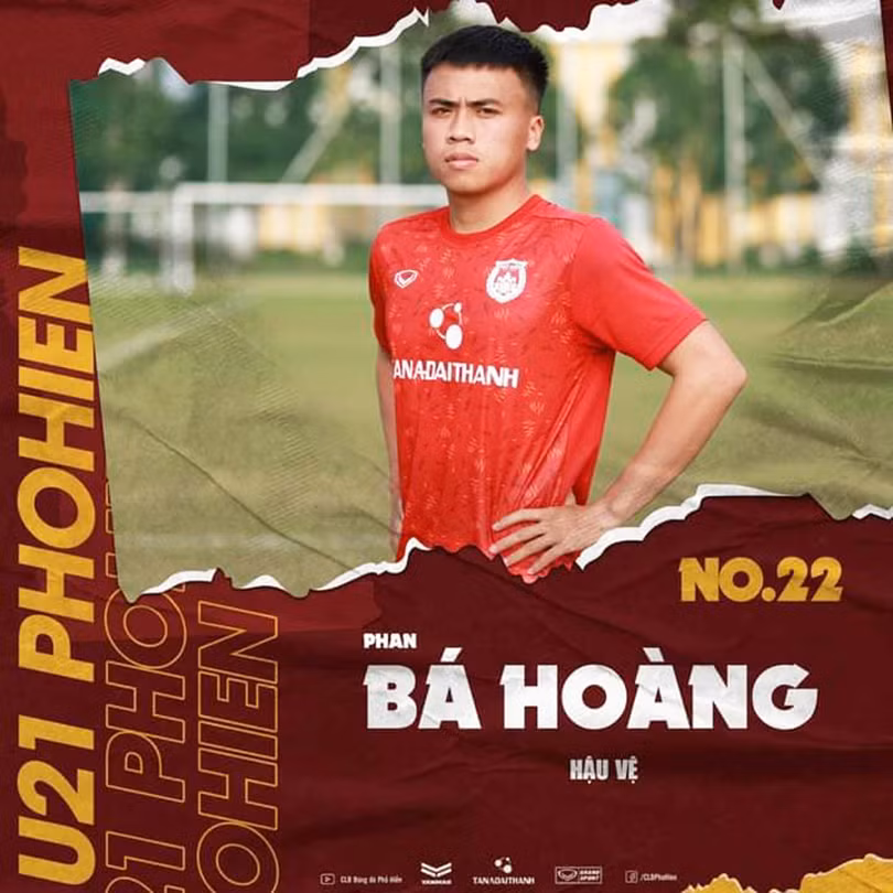 Hậu vệ người Hà Tĩnh Phan Bá Hoàng trở lại với bóng đá sau khi làm shipper