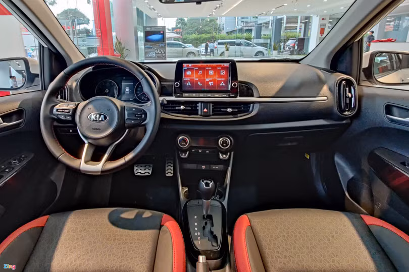 Giá lăn bánh các mẫu ôtô mới được ra mắt tại Việt Nam