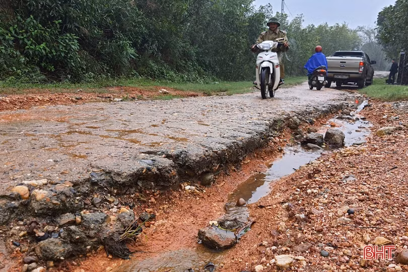 Hạ tầng giao thông yếu kém, nhiều xã ở huyện phía Nam Hà Tĩnh khó đạt chuẩn nông thôn mới