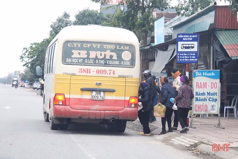 Vẫn còn một bộ phận người dân Hà Tĩnh không mang khẩu trang khi đi xe buýt