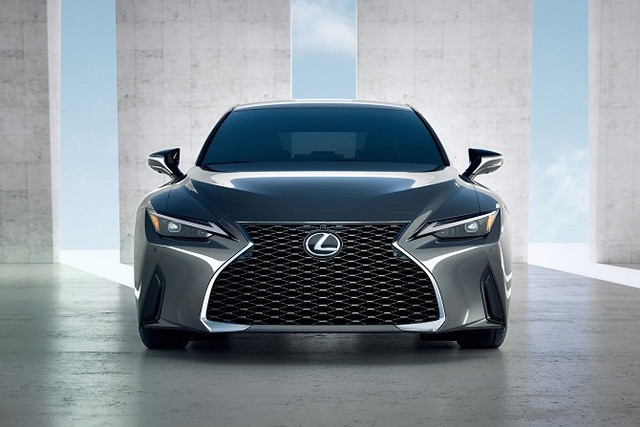 Lexus IS 2021 sắp về Việt Nam, đấu Mercedes-Benz C-Class và BMW 3-Series - 1 Lexus IS 2021 sắp về Việt Nam, đấu Mercedes-Benz C-Class và BMW 3-Series