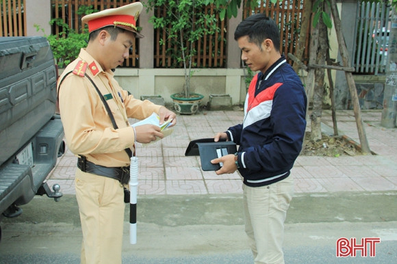 Công an Nghi Xuân xử phạt gần 300 triệu đồng vi phạm giao thông
