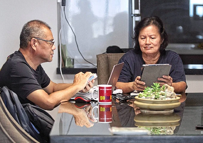 Bi hài chuyện phụ huynh “chơi mạng xã hội”