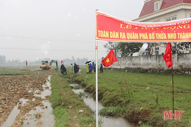 Gần 1.000 người cùng ra quân vì nông thôn mới, đô thị văn minh ở TP Hà Tĩnh, Cẩm Xuyên ảnh 13 Gần 1.000 người cùng ra quân vì nông thôn mới, đô thị văn minh ở TP Hà Tĩnh, Cẩm Xuyên