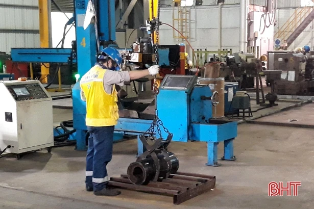 Doanh nghiệp trong Khu kinh tế Vũng Áng tất bật với đơn hàng cuối năm