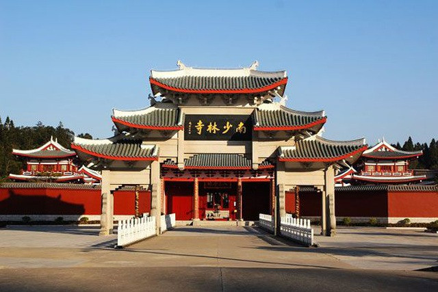 Cận cảnh quá trình khổ luyện của các võ sư nhí tại chùa Thiếu Lâm - 3 Cận cảnh quá trình khổ luyện của các võ sư nhí tại chùa Thiếu Lâm