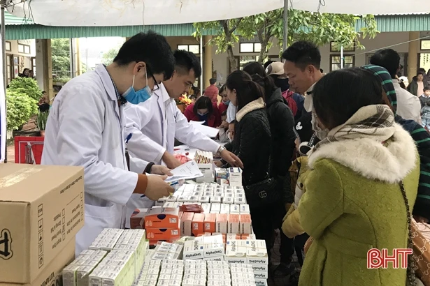 Khám bệnh, cấp phát thuốc miễn phí cho 600 thiếu nhi huyện Lộc Hà