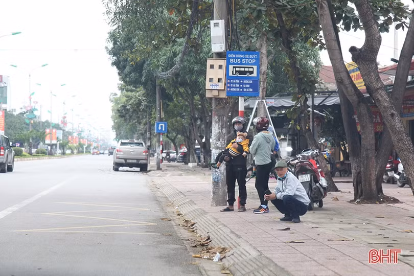 Vẫn còn một bộ phận người dân Hà Tĩnh không mang khẩu trang khi đi xe buýt