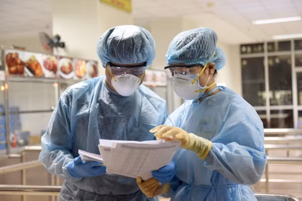 Bộ Y tế nói về việc BN1342 vi phạm trong cách ly chống dịch COVID-19 ảnh 2 Bộ Y tế nói về việc BN1342 vi phạm trong cách ly chống dịch COVID-19