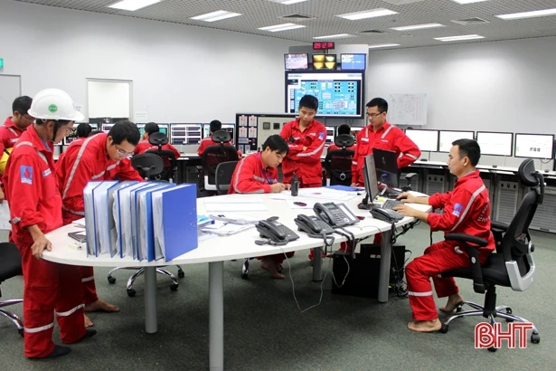 Doanh nghiệp trong Khu kinh tế Vũng Áng tất bật với đơn hàng cuối năm