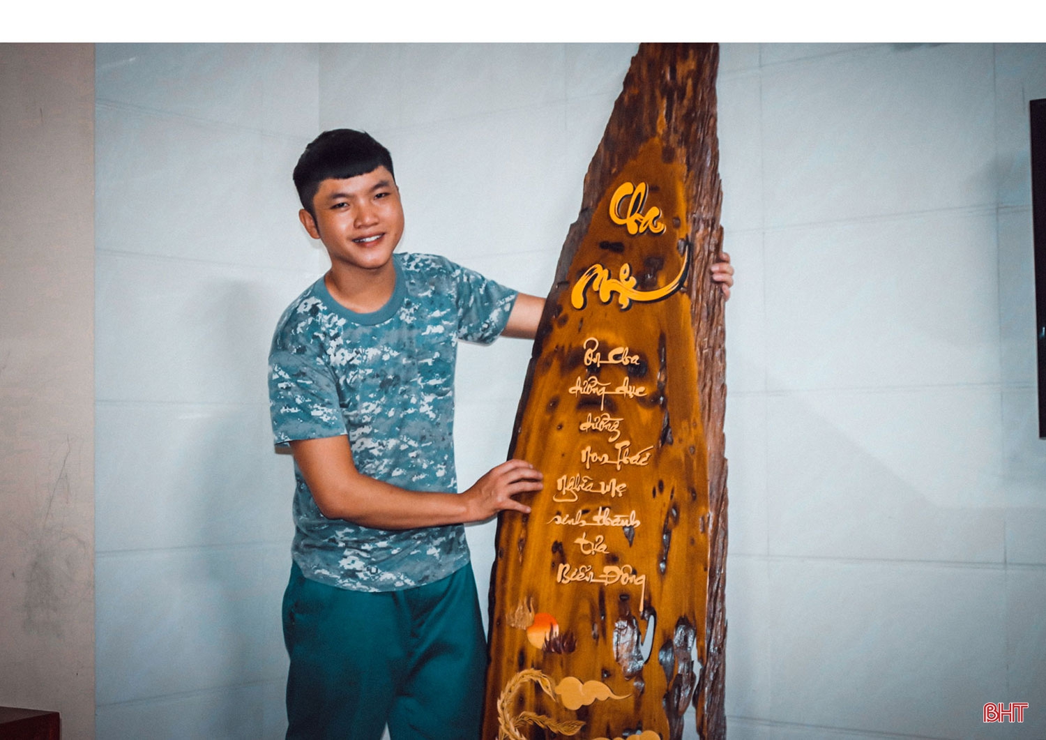 Chàng trai Hà Tĩnh “say” nghệ thuật điêu khắc gỗ