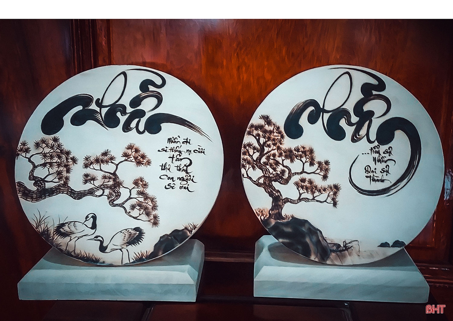 Chàng trai Hà Tĩnh “say” nghệ thuật điêu khắc gỗ