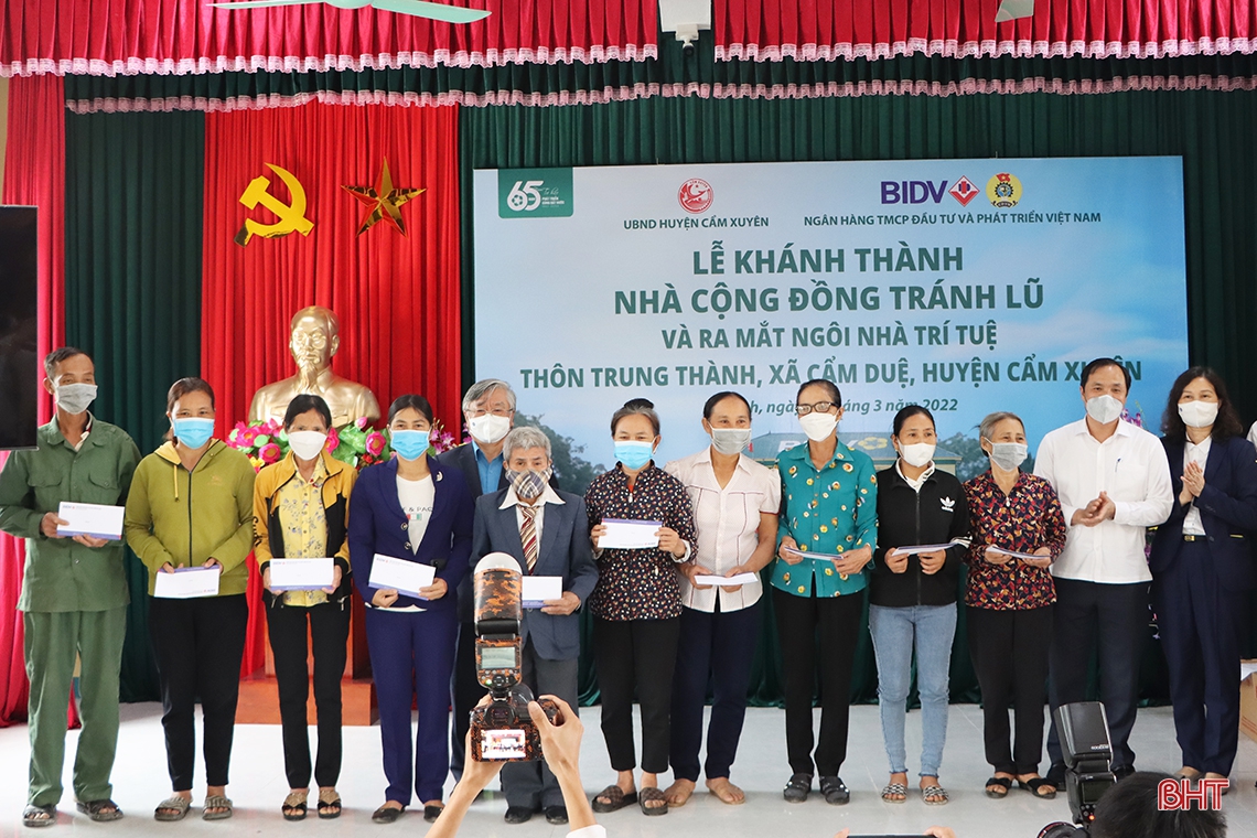 Khánh thành Nhà văn hoá cộng đồng tránh lũ do BIDV tài trợ tại Cẩm Xuyên