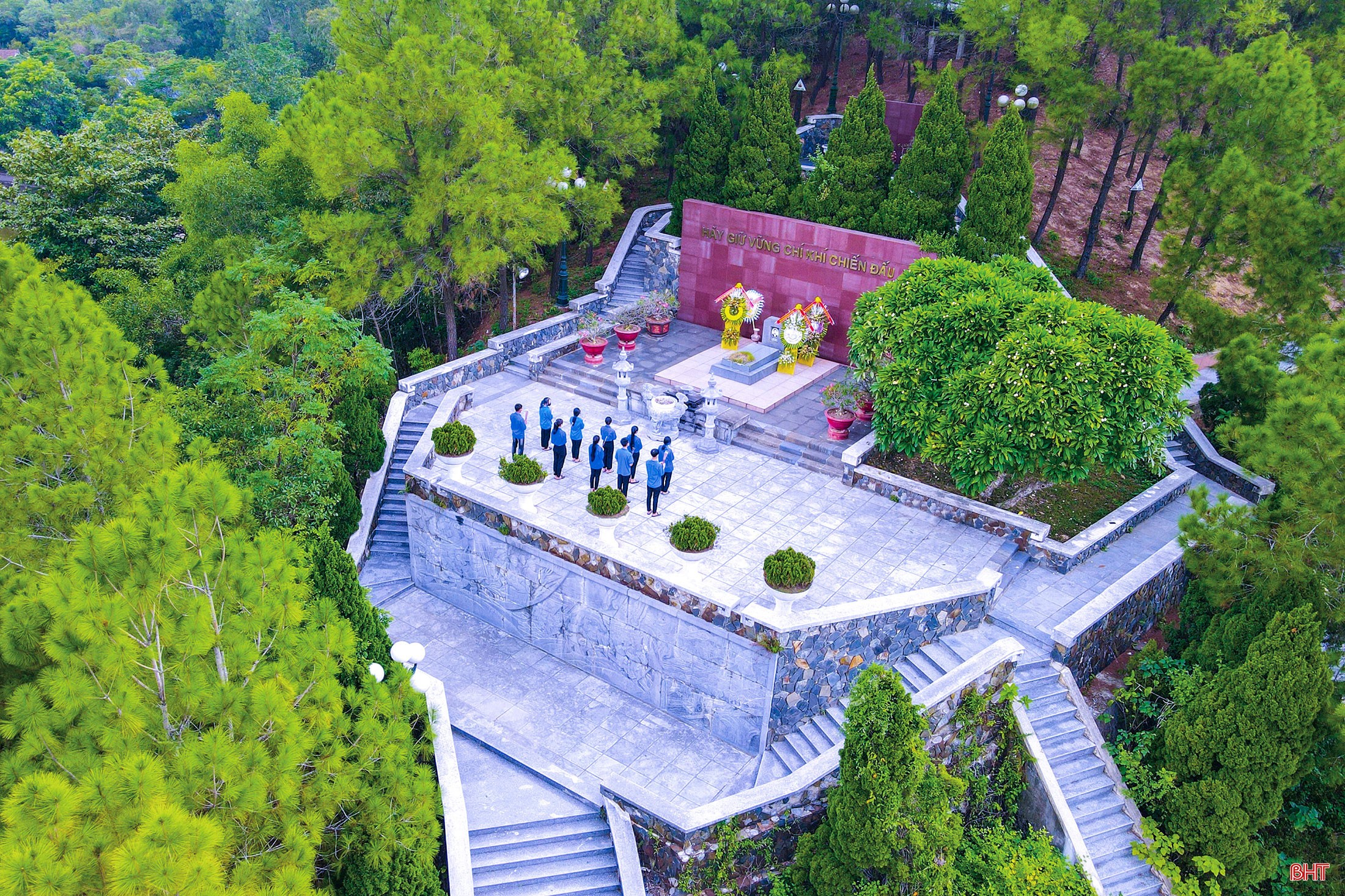 khu-mo-co-tong-bi-thu-tran-phu-o-xa-tung-anh-duc-tho-anh-dinh-nhat.jpg