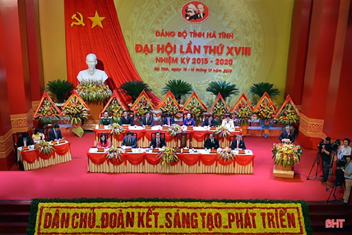 bqbht_br_khai-mac-trong-the-dai-hoi-dai-bieu-dang-bo-tinh-ha-tinh-lan-thu-xviii.jpg