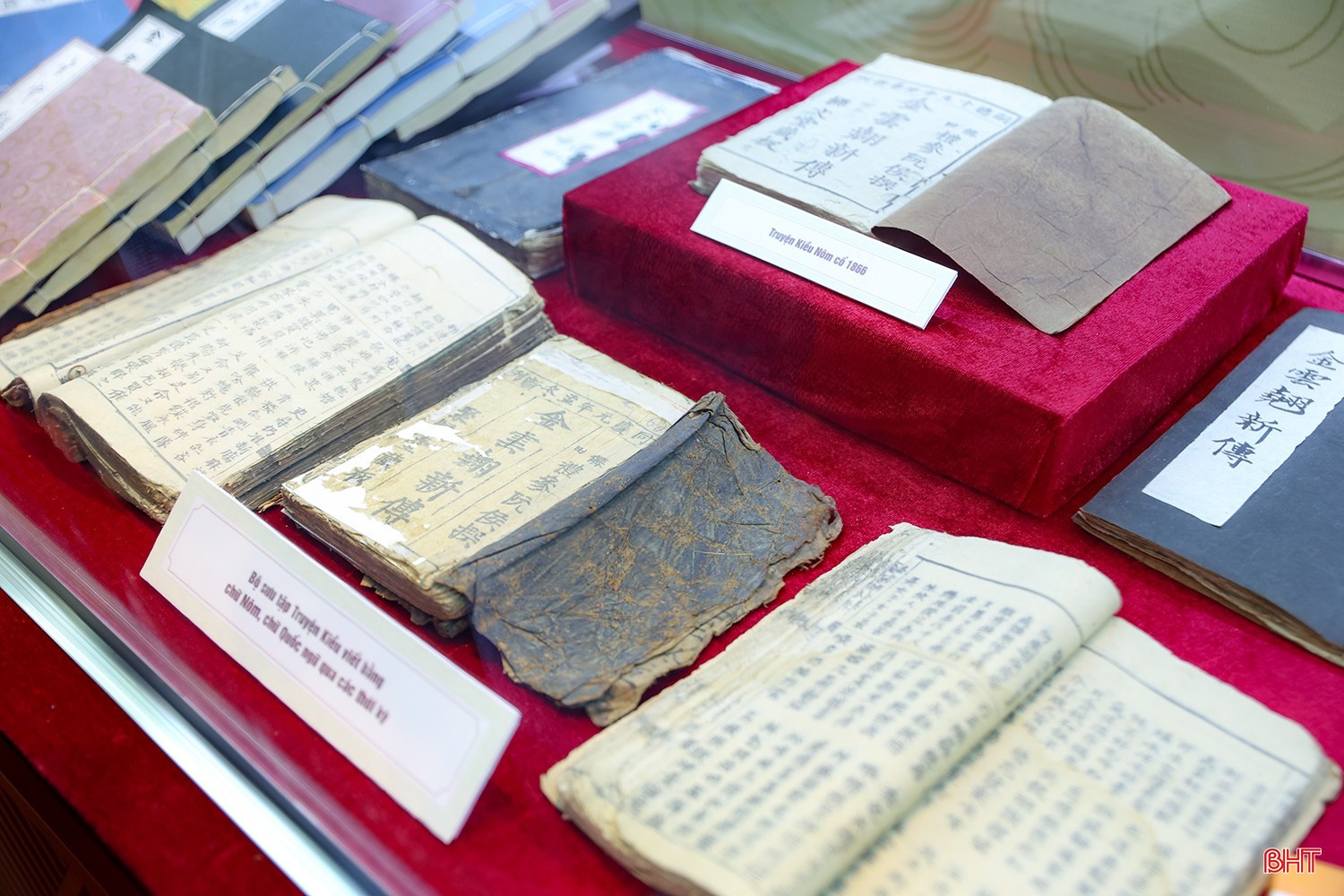 khai-mac-trung-bay-nguyen-du-4.jpg