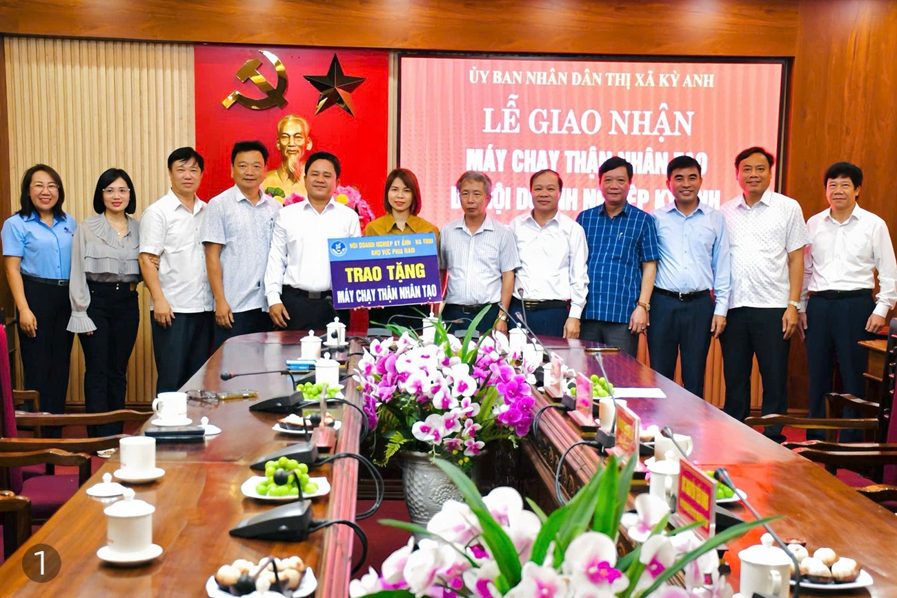 hoi-doanh-nghiep-ky-anh-ha-tinh-khu-vuc-phia-nam-trao-tang-may-chay-than-nhan-tao-cho-bvdk-tx-ky-anh-anh-tu-lieu-862.jpg
