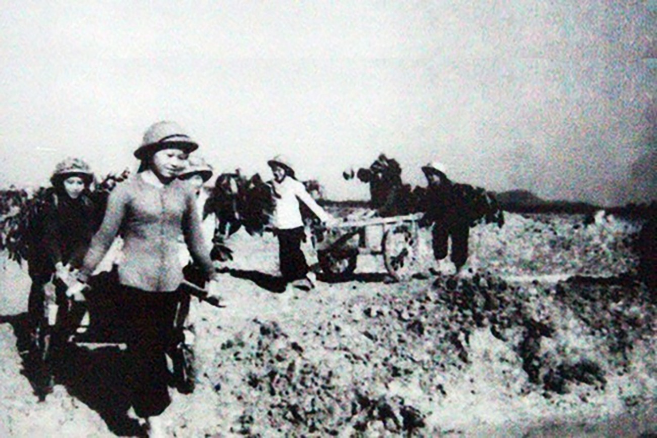 thong-duong-cho-xe-ra-tien-tuyen-o-nga-ba-dong-loc-anh-tu-lieu.jpg