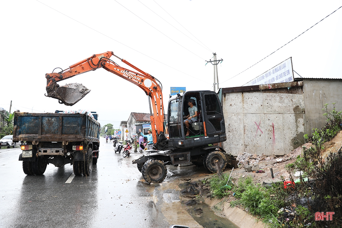Thị xã Kỳ Anh mạnh tay xử lý vi phạm hành lang an toàn giao thông 