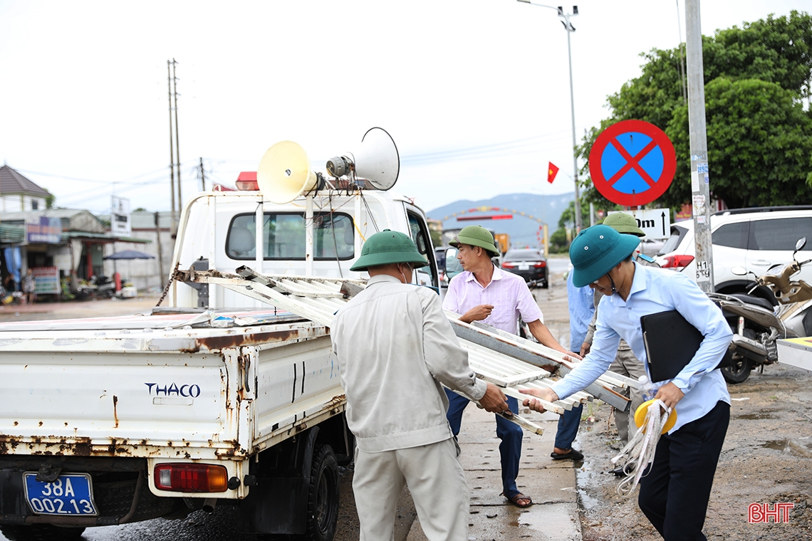 Thị xã Kỳ Anh mạnh tay xử lý vi phạm hành lang an toàn giao thông 