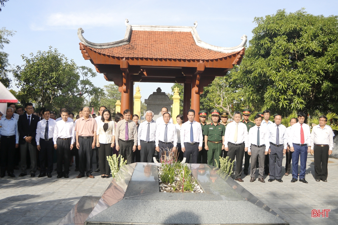 Trang nghiêm Lễ giỗ lần thứ 200 của Đại thi hào Nguyễn Du