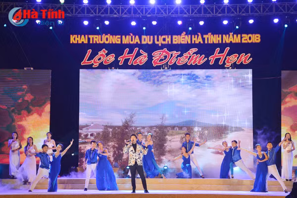 ha tinh tung bung khai truong mua du lich bien nam 2018