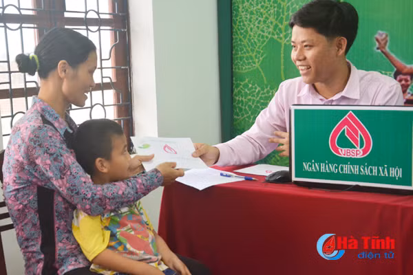 trao qua cho 27 chiec la chua lanh tren dia ban ha tinh