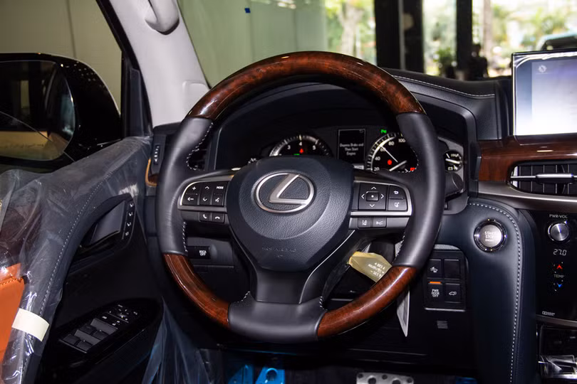 chi tiet lexus lx570 super sport gia gan 10 ty dong tai vn