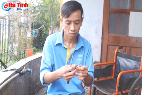 di xe lan van lam ra tien nuoi em an hoc giup bo me gia