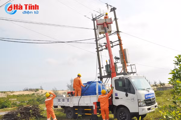 hon 200 cbnv dien luc ha tinh dien tap xu ly he thong dien do thien tai
