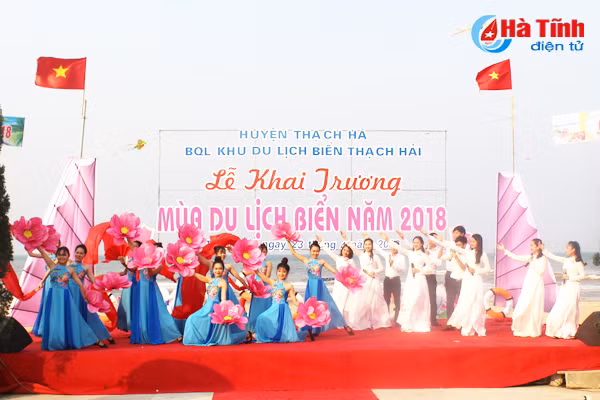 khai truong du lich bien thach hai