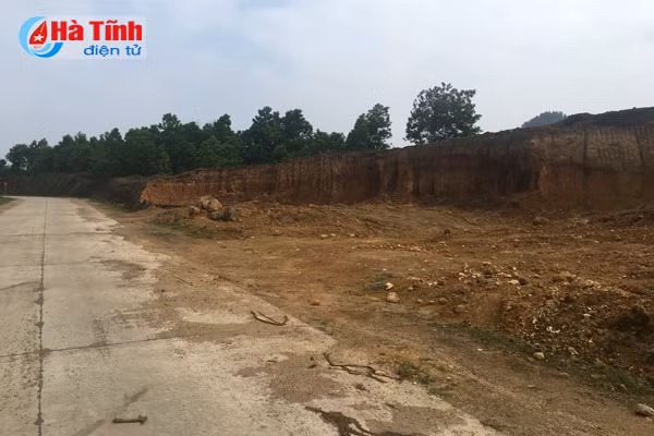 Chính quyền xã Thượng Lộc làm ngơ cho khai thác đất “lậu”?
