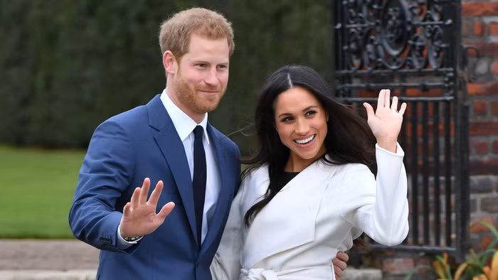 chiem nguong nhung co xe dung trong dam cuoi hoang tu harry va vi hon the meghan markle