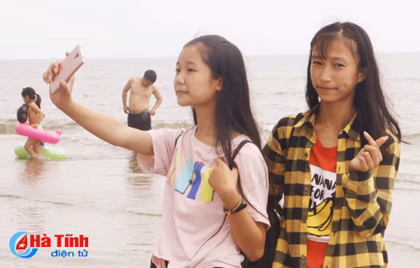 du khach den bien loc ha dong nhu hoi