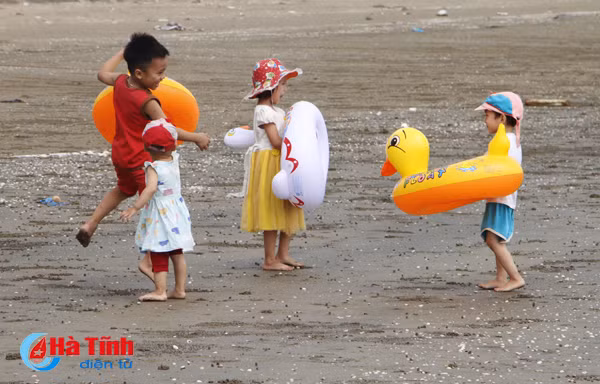 du khach den bien loc ha dong nhu hoi