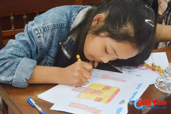 trao qua cho 27 chiec la chua lanh tren dia ban ha tinh