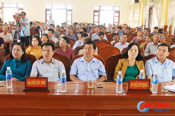 cu tri loc ha buc xuc truoc tinh trang cap mo vat lieu dat cay xang dau khong dung cho