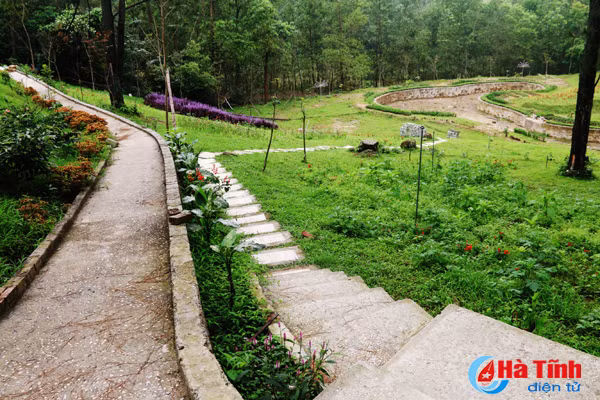Photo: Độc đáo ngôi chùa nằm trong hang đá ở Hà Tĩnh