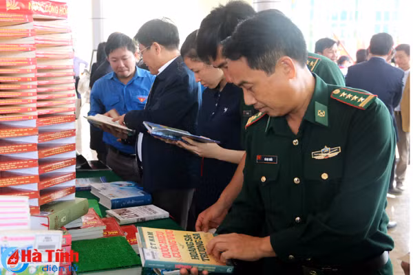 gan 200 tu lieu khang dinh hoang sa truong sa cua viet nam
